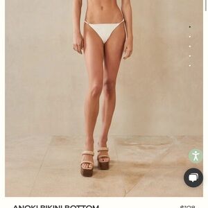 Cult Gaia
Anoki Faux Pearl Bikini Bottom
Color: Off White
Size: Small